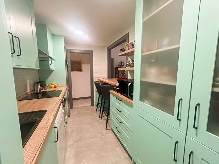 Casas en venta y pisos alquiler - 2