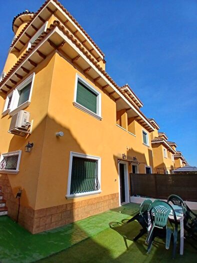 Casas en venta y pisos alquiler - 3