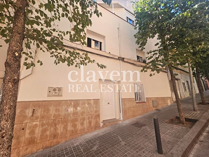 Casa en venta en Artigues Llefià, Llefià de 2 habitaciones