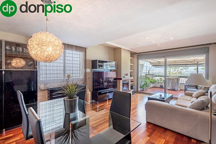 Casa en venta en Genil, Camino de los Neveros Serrallo de 4 habitaciones