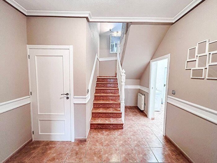 Casas en venta y pisos alquiler - 3
