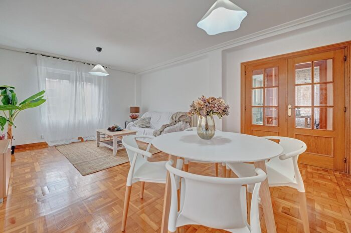 Casas en venta y pisos alquiler - 3