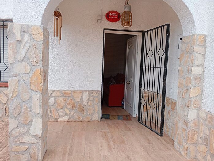 Casas en venta y pisos alquiler - 3