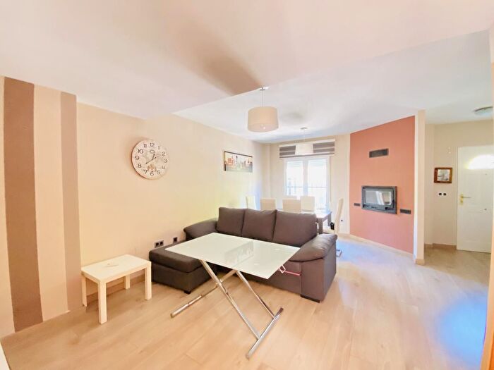Casas en venta y pisos alquiler - 1