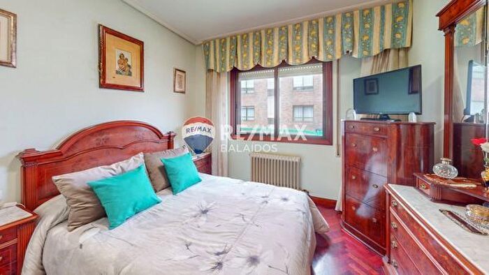 Casas en venta y pisos alquiler - 3
