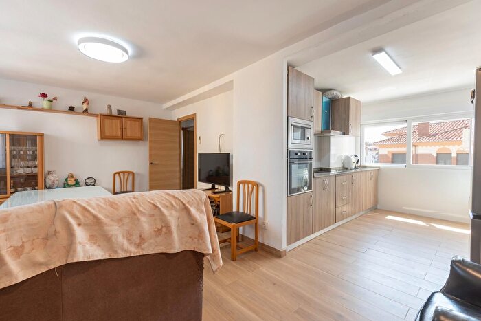 Casas en venta y pisos alquiler - 1