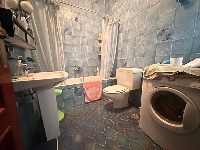 Casas en venta y pisos alquiler - 3