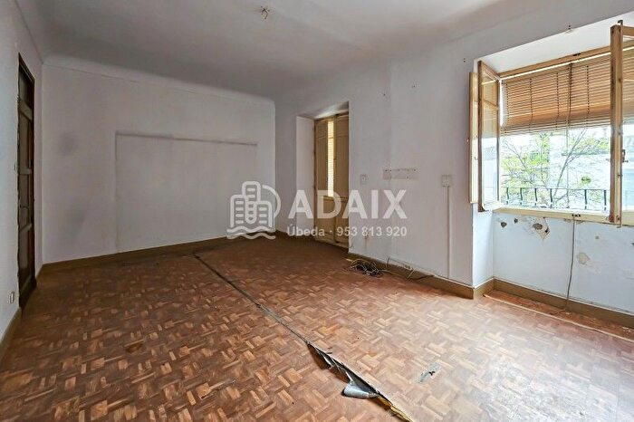 Piso en venta en Úbeda, Jaén de 5 habitaciones