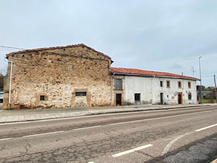 Casa en venta en Campoo de Yuso, Cantabria de 5 habitaciones
