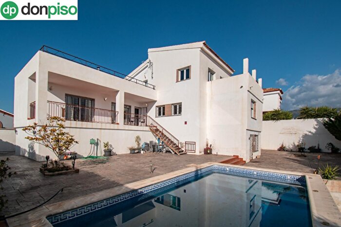 Casa en venta en Altos de la Zubia, La Zubia de 4 habitaciones