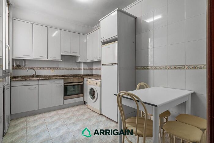 Casas en venta y pisos alquiler - 3