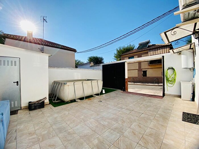Casas en venta y pisos alquiler - 3