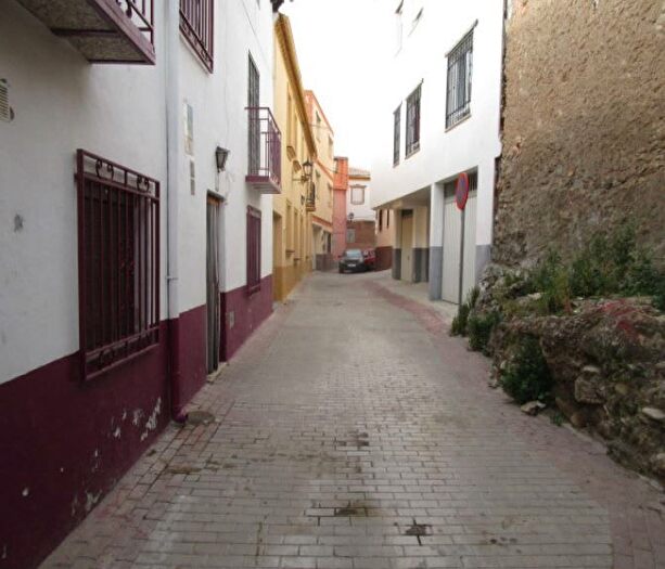 Casas en venta y pisos alquiler - 3