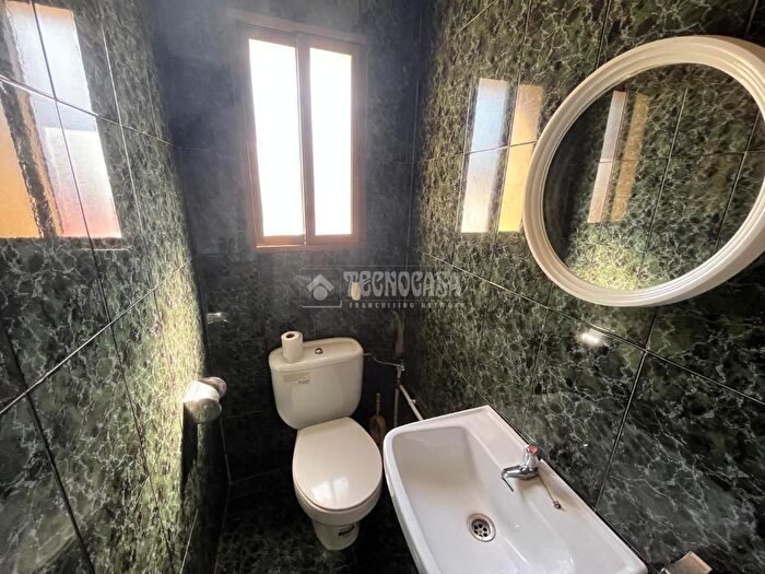 Casas en venta y pisos alquiler - 3