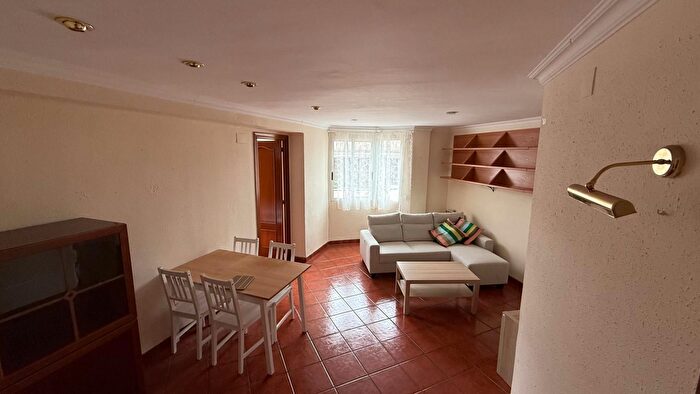 Casas en venta y pisos alquiler - 1