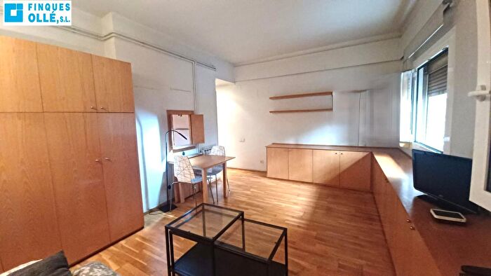 Casas en venta y pisos alquiler - 1