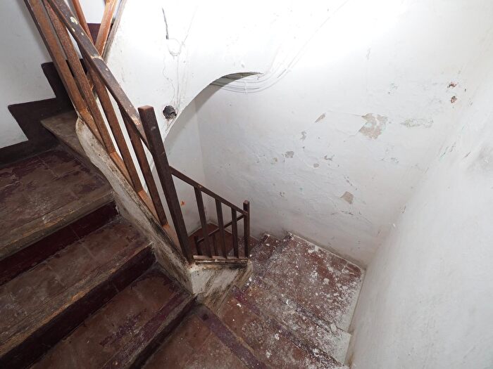 Casas en venta y pisos alquiler - 2