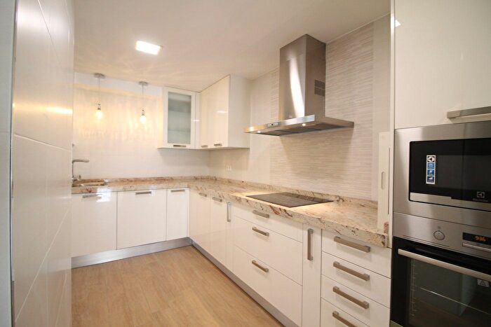 Casas en venta y pisos alquiler - 3