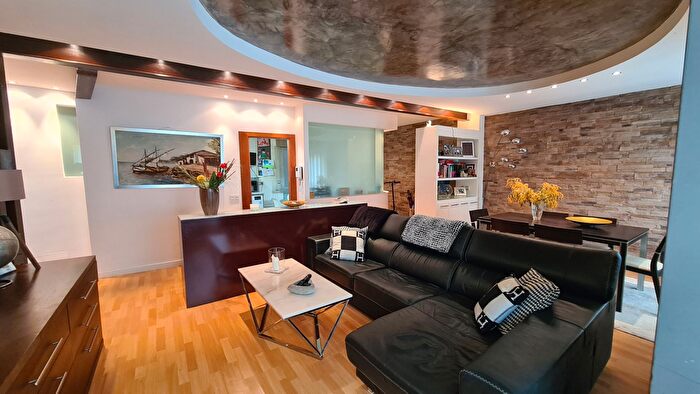 Casas en venta y pisos alquiler - 1