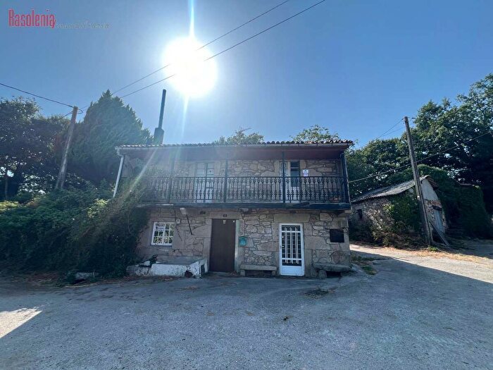 Casa en venta en Carballedo, Lugo de 4 habitaciones