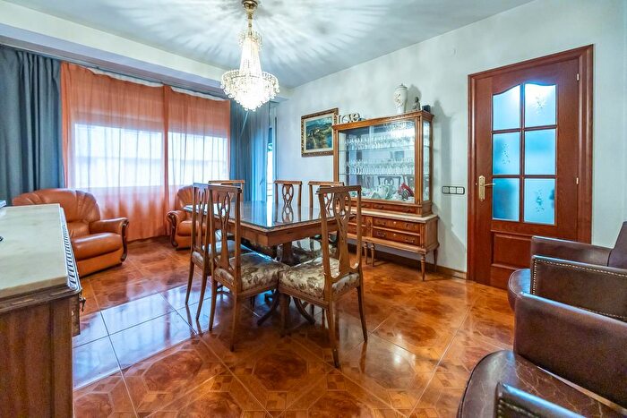 Casas en venta y pisos alquiler - 3