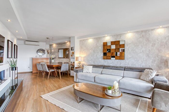 Piso en venta en Carretera de Roses Fossos, Figueres de 3 habitaciones
