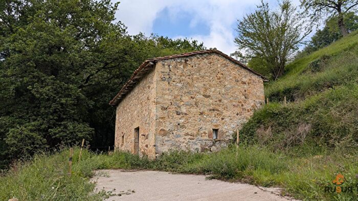 Casa en venta en Puente Viesgo, Cantabria de 2 habitaciones