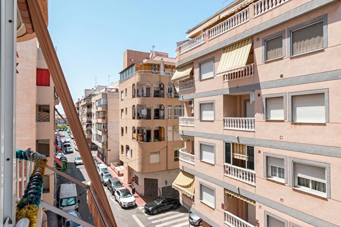 Casas en venta y pisos alquiler - 3