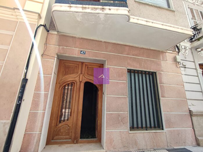 Casas en venta y pisos alquiler - 1