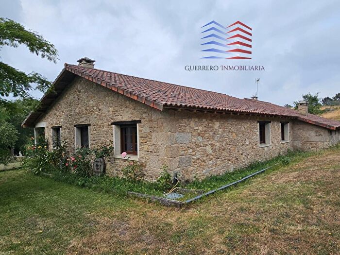 Casa en venta en Nogueira de Ramuín, Ourense de 4 habitaciones