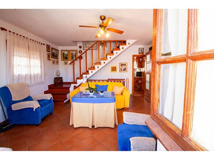 Casas en venta y pisos alquiler - 3