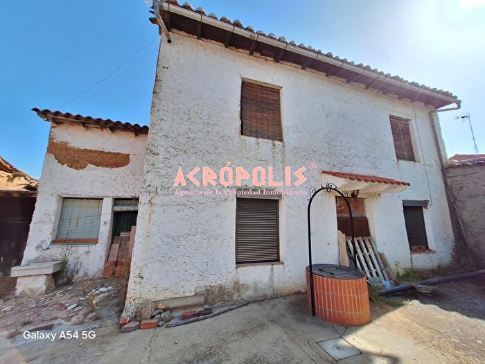 Casas en venta y pisos alquiler - 1