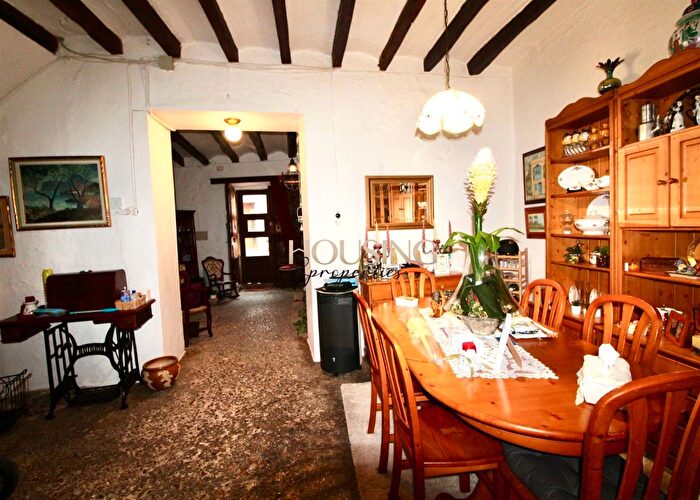 Casas en venta y pisos alquiler - 3