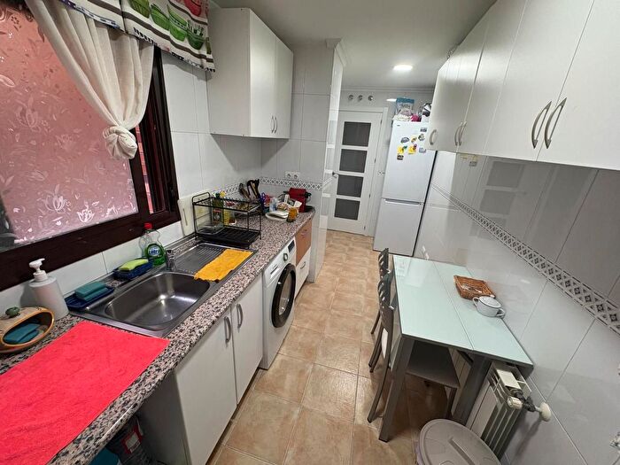 Casas en venta y pisos alquiler - 3
