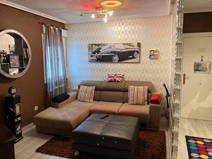 Casas en venta y pisos alquiler - 1