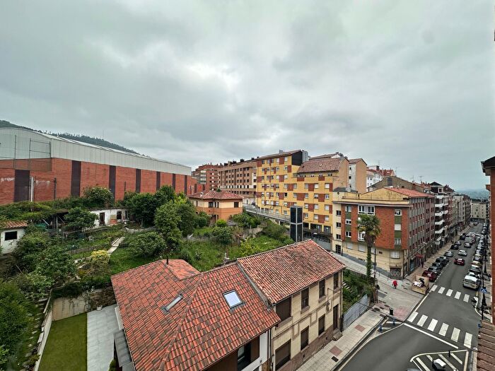 Casas en venta y pisos alquiler - 3