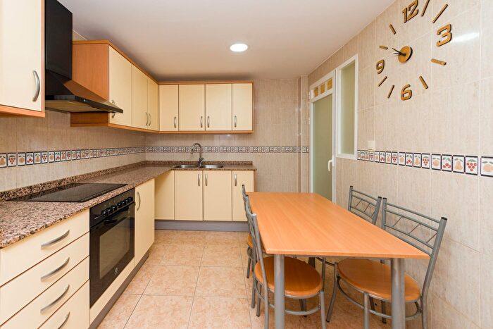 Casas en venta y pisos alquiler - 1