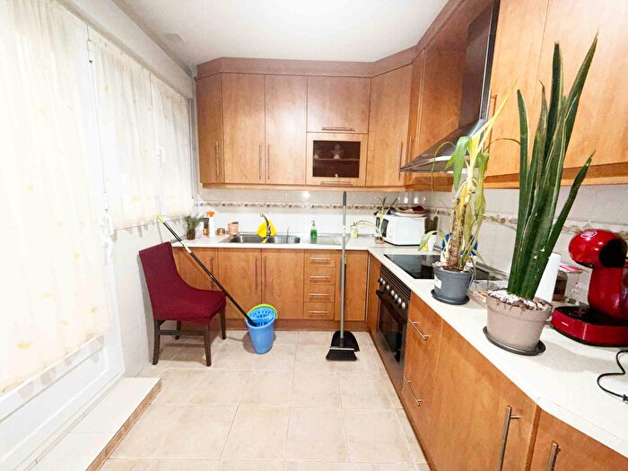 Casas en venta y pisos alquiler - 1