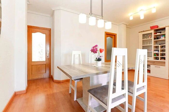 Casas en venta y pisos alquiler - 2