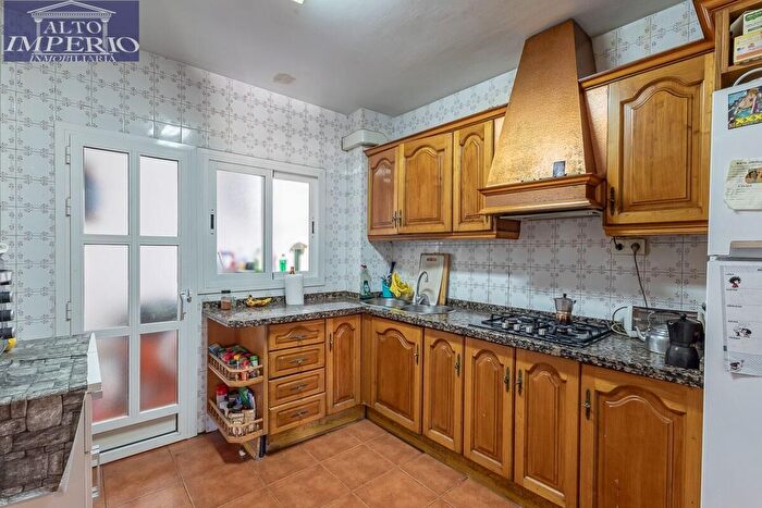 Casas en venta y pisos alquiler - 3