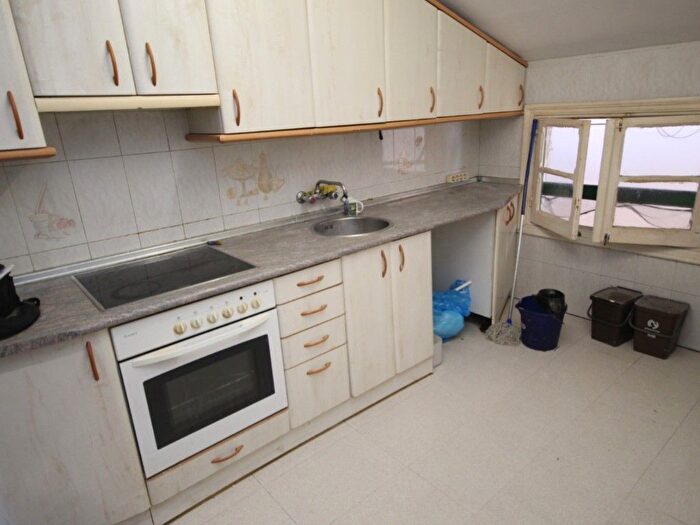 Casas en venta y pisos alquiler - 3