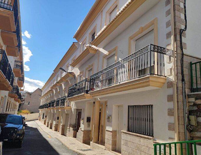 Casas en venta y pisos alquiler - 1