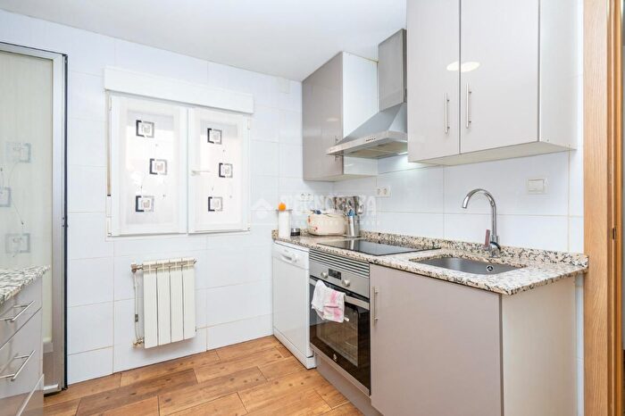 Casas en venta y pisos alquiler - 3