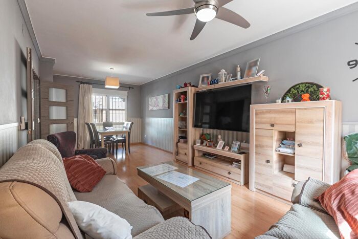 Casas en venta y pisos alquiler - 1
