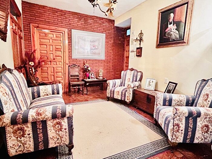 Casas en venta y pisos alquiler - 3