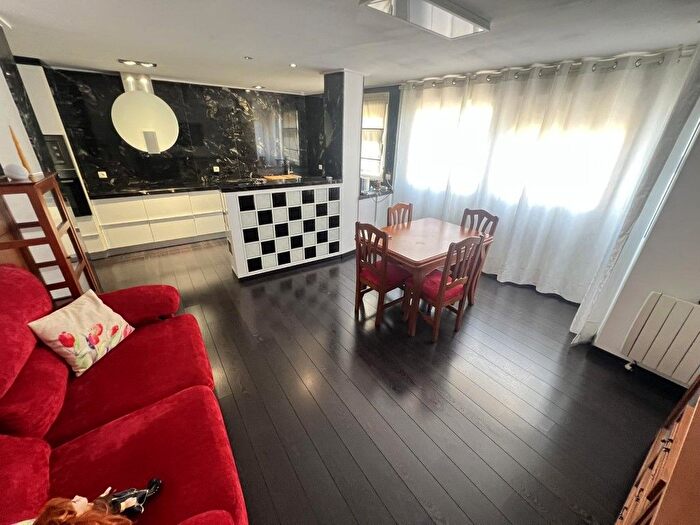 Casas en venta y pisos alquiler - 3