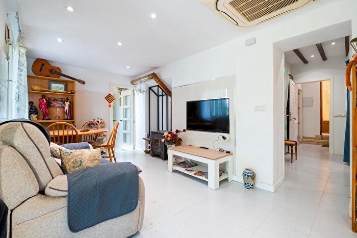 Casas en venta y pisos alquiler - 2