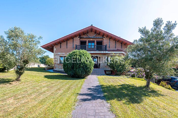 Casas en venta y pisos alquiler - 1