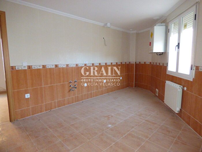 Casas en venta y pisos alquiler - 2