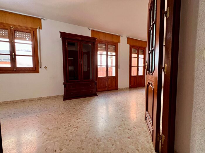 Casas en venta y pisos alquiler - 2